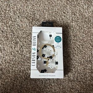 Carson & Quinn Floral iPhone 15 Pro Case